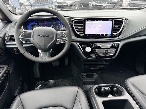 New 2026 Chrysler Pacifica Select image 24