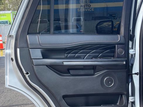 Used 2018 Ford Expedition Platinum image 14