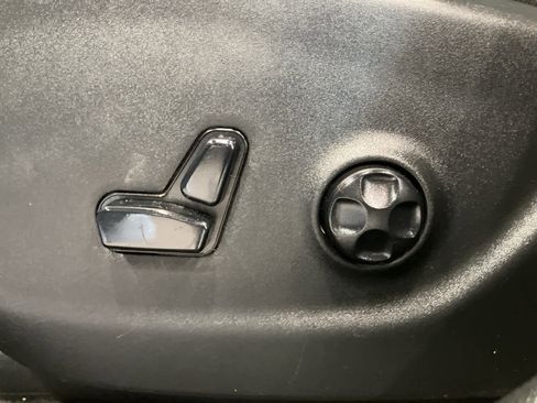 Used 2020 Jeep Cherokee Limited image 11