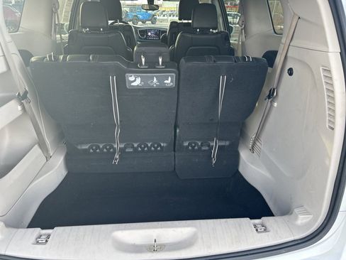 Used 2018 Chrysler Pacifica Touring-L Plus image 10
