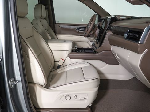 Used 2026 GMC Yukon Denali AWD/4WD image 9