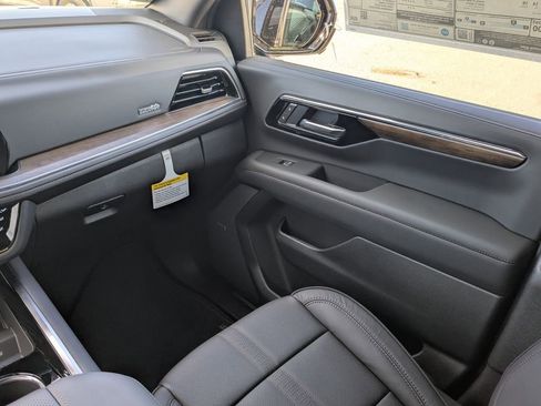 New 2026 Chevrolet Suburban High Country image 23