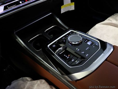 Used 2026 BMW 750e xDrive image 27