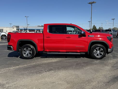New 2026 GMC Sierra 1500 SLE image 3