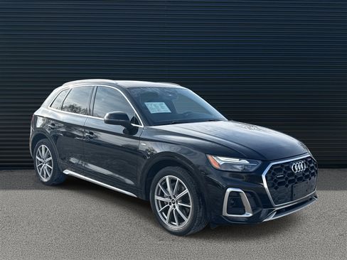 Used 2021 Audi Q5 e Premium Plus w/ Premium Plus Package image 3