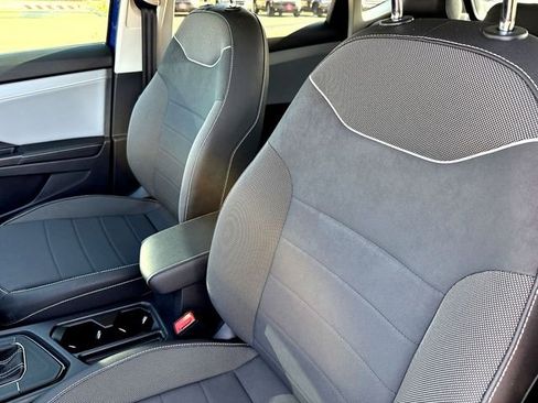 Used 2024 Volkswagen Taos SE w/ Panoramic Sunroof Package image 10