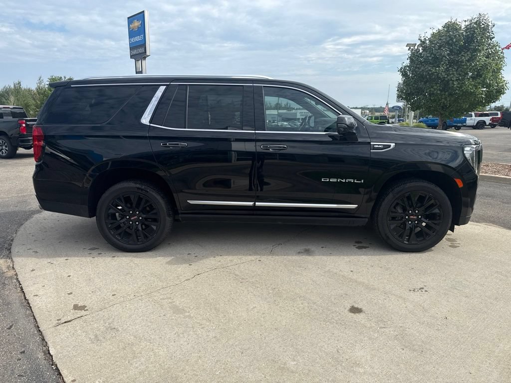 Used 2021 GMC Yukon Denali w/ Denali Premium Package AWD/4WD image 4