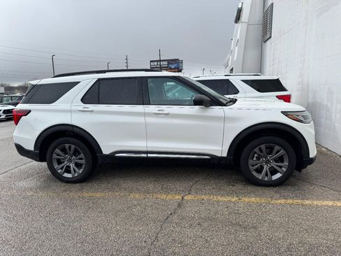 Used 2025 Ford Explorer Active w/ Active Comfort Package image 2