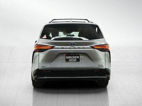Used 2024 Toyota Sienna Limited AWD/4WD image 4