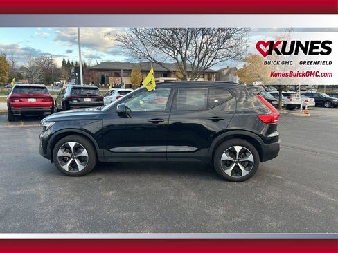Used 2024 Volvo XC40 B5 Core image 6