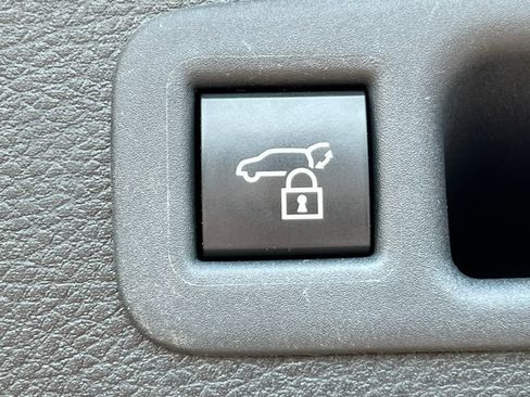 Used 2025 Toyota Sienna XLE FWD image 33