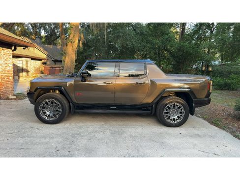 Used 2024 GMC Hummer EV 3X w/ LPO, Illumination Package AWD/4WD image 2