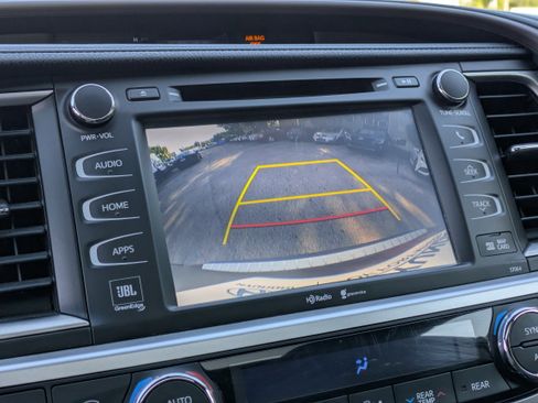 Used 2015 Toyota Highlander Limited image 35