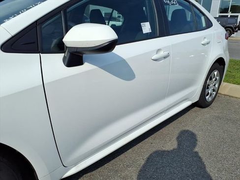Used 2024 Toyota Corolla LE FWD image 5