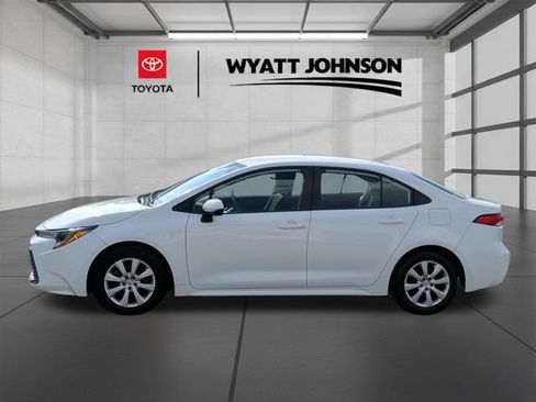 Used 2024 Toyota Corolla LE FWD image 2