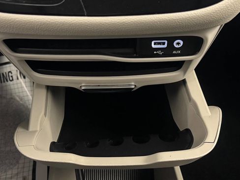 Used 2019 Chrysler Pacifica Limited image 46