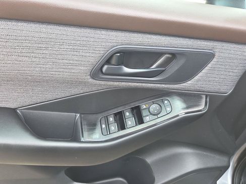 Used 2023 Nissan Rogue S AWD/4WD image 17