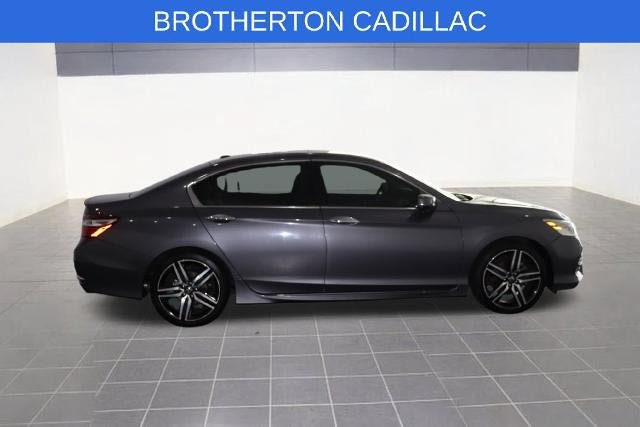 Used 2017 Honda Accord Touring image 8