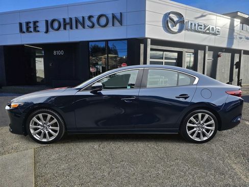 Used 2020 MAZDA MAZDA3 Sedan w/ Select Package FWD image 2