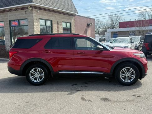 Used 2020 Ford Explorer XLT w/ Equipment Group 202A image 4