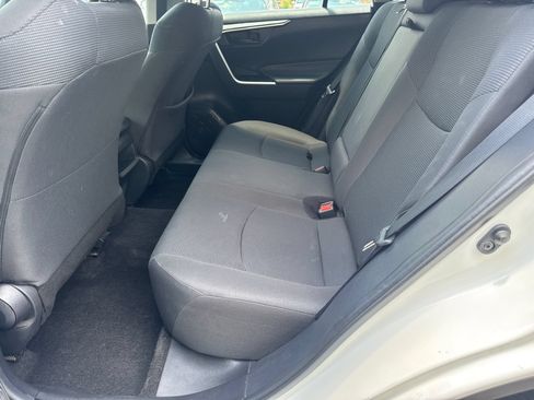 Used 2019 Toyota RAV4 LE w/ Carpet Mat Package FWD image 20