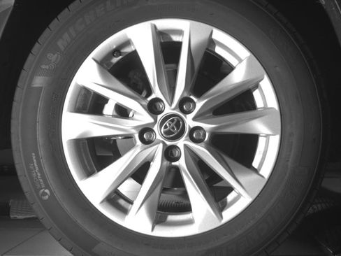 Used 2024 Toyota Corolla Cross LE FWD image 15