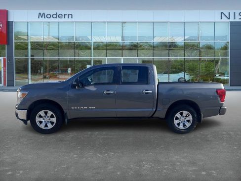 Used 2018 Nissan Titan SV w/ SV Convenience Package image 8