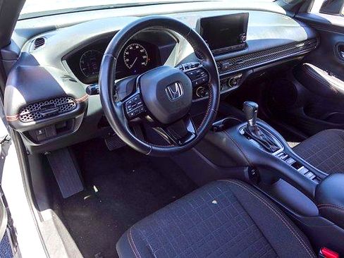 Used 2025 Honda HR-V Sport image 9