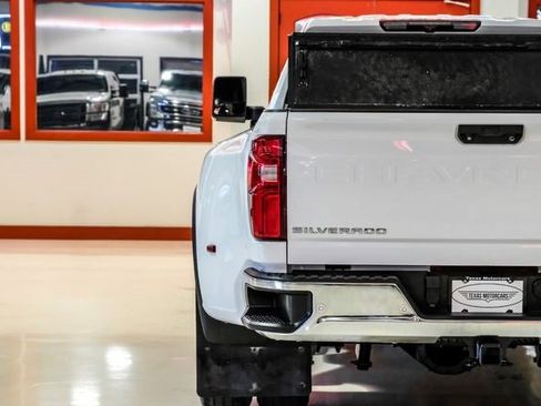 Used 2021 Chevrolet Silverado 3500 LTZ w/ LTZ Texas Edition image 45