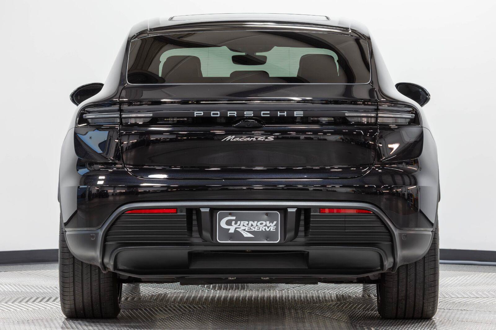 Used 2025 Porsche Macan 4S Electric AWD/4WD image 17