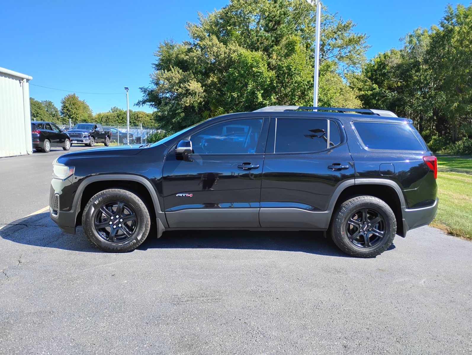 Used 2021 GMC Acadia AT4 w/ Technology Package AWD/4WD image 11