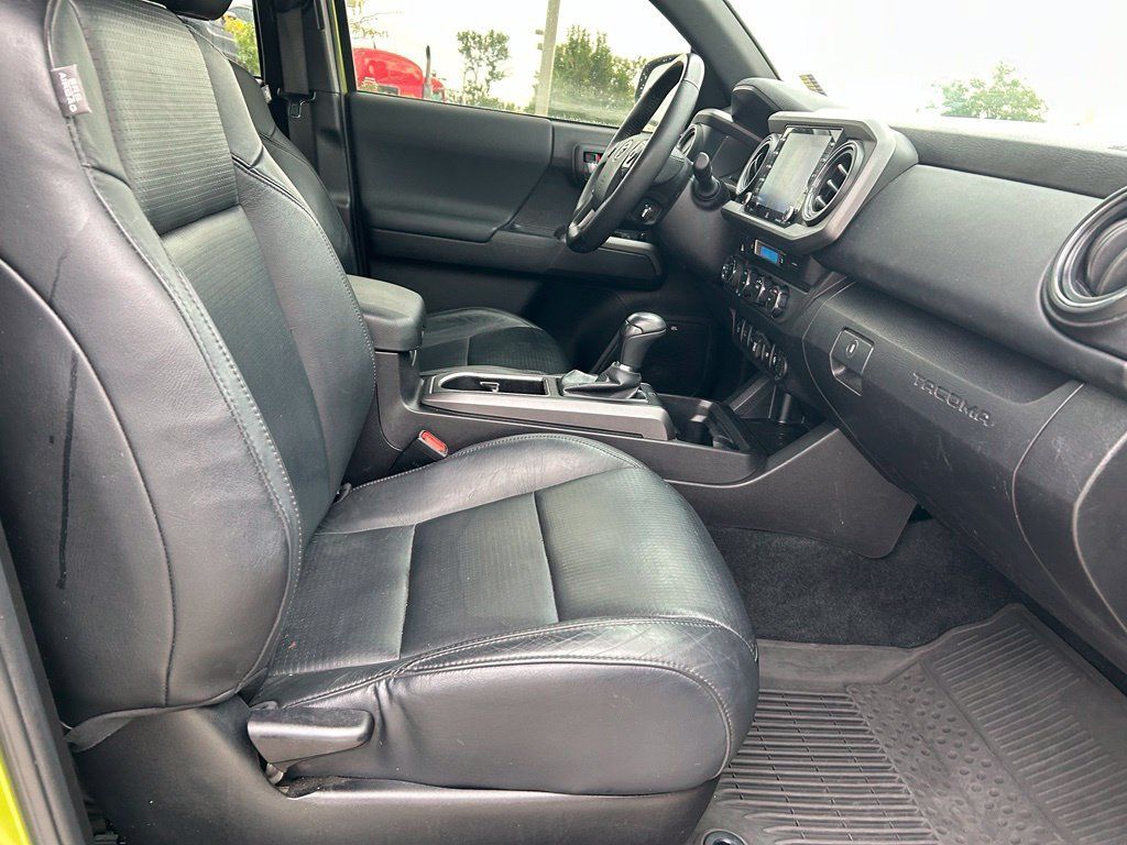 Used 2023 Toyota Tacoma TRD Off-Road w/ TRD Premium Off Road Package AWD/4WD image 31