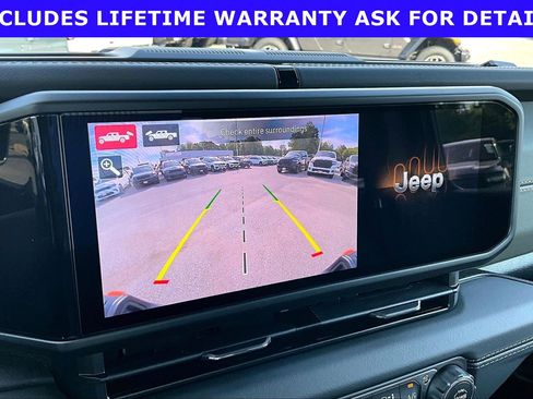 Used 2026 Jeep Gladiator Mojave AWD/4WD image 18
