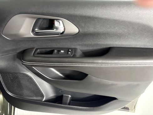 New 2027 Chrysler Pacifica Select FWD image 14
