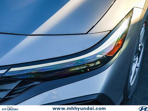 New 2026 Hyundai Elantra SE FWD image 8