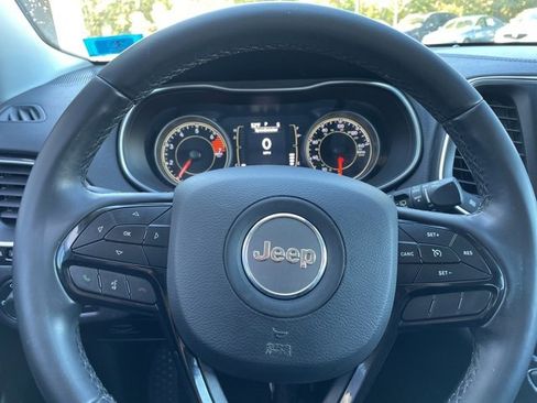 Used 2019 Jeep Cherokee Altitude image 15