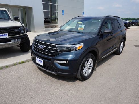 Used 2024 Ford Explorer XLT w/ Equipment Group 202A AWD/4WD image 6