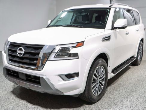 Used 2024 Nissan Armada SL w/ Captain's Chairs Package image 35