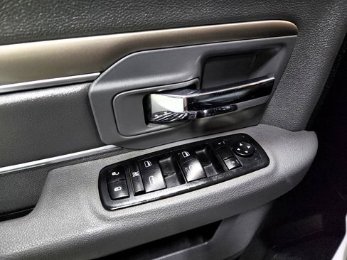 Used 2013 RAM 1500 Classic SLT w/ Premium Display Pkg image 18