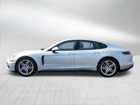 Used 2018 Porsche Panamera 4 image 4