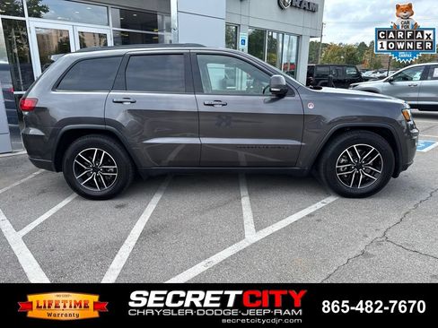 Used 2021 Jeep Grand Cherokee Trailhawk w/ Trailhawk Luxury Group AWD/4WD image 8