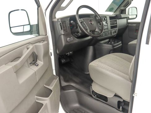 Used 2021 GMC Savana 2500 Extended w/ Driver Convenience Package image 17