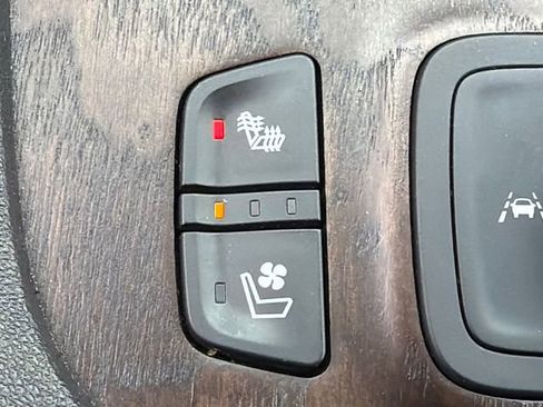 Used 2020 GMC Acadia Denali w/ LPO, Floor Liner Package FWD image 31