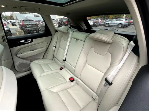Certified 2023 Volvo XC60 B5 Plus w/ Climate Package image 19