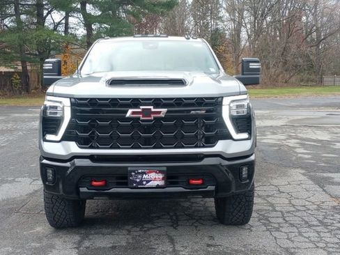 Used 2024 Chevrolet Silverado 2500 ZR2 w/ Technology Package image 2