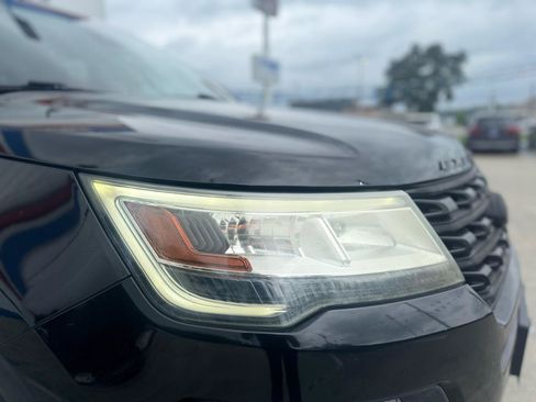 Used 2017 Ford Explorer Limited w/ Equipment Group 301A FWD image 17