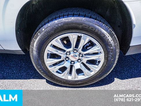 Used 2025 GMC Yukon XL Denali AWD/4WD image 16