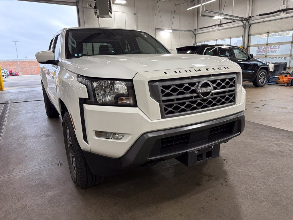 Used 2022 Nissan Frontier SV AWD/4WD image 2