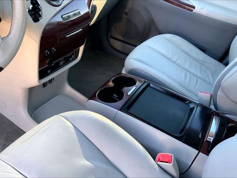 Used 2011 Toyota Sienna Limited image 16