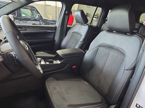 New 2026 Jeep Grand Cherokee Altitude image 15